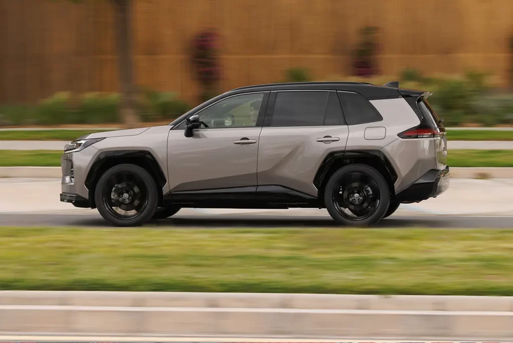 Yeni Toyota RAV4 en yeni hibrit teknolojileriyle geliyor