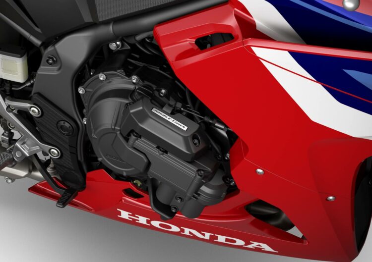 Honda CBR500R E-Clutch Teknolojisiyle Güncellendi